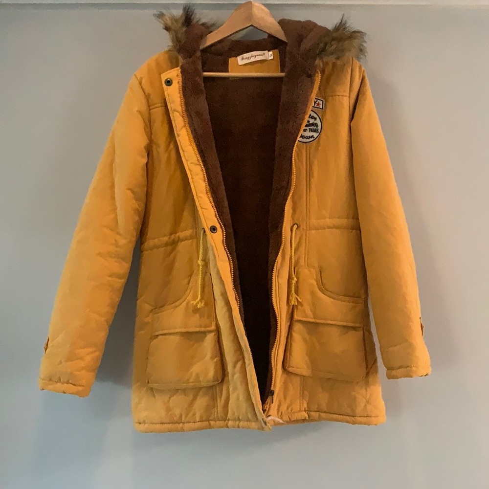 Cute Yellow Jacket - Picture 3 of 11